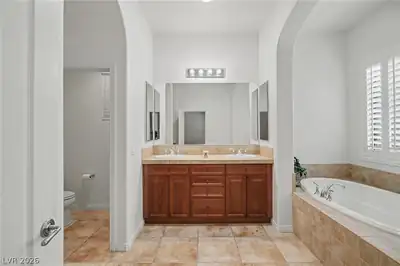 7567 Pearl Crescent Drive Primary Bathroom