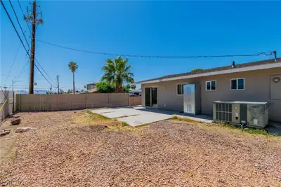 2800 Avalon Avenue Yard