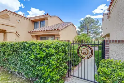 7761 Spanish Lake Drive Courtyard
