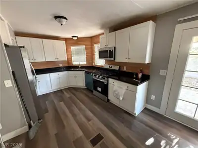 4395 Amargosa Way Kitchen