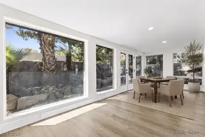 3325 Calle De Corrida Dining Area