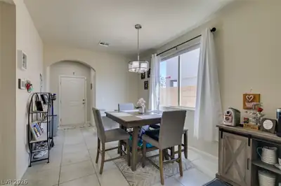 153 Tree Shot Court Dining Area