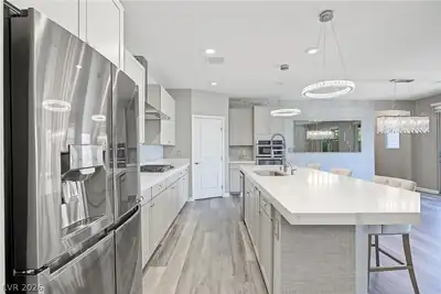 932 Glenhaven Place Kitchen