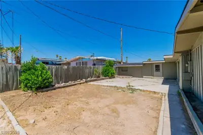 5617 Idle Avenue Yard