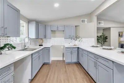 5617 Idle Avenue Kitchen