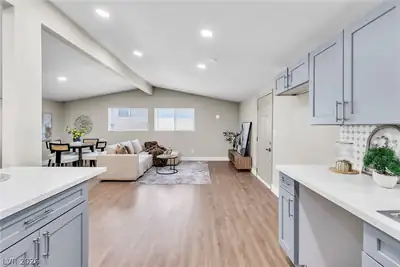 5617 Idle Avenue Living Room
