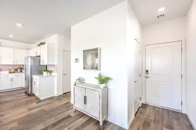 904 Alethea River Avenue Entry