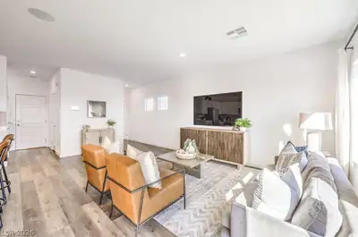 904 Alethea River Avenue Living Room