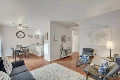 1438 Summer Glow Avenue Living Room