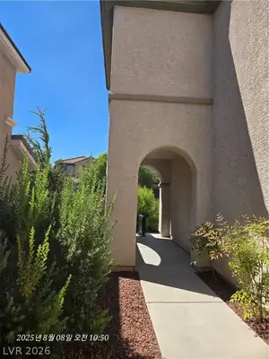 11232 Woodland Violet Avenue Entry