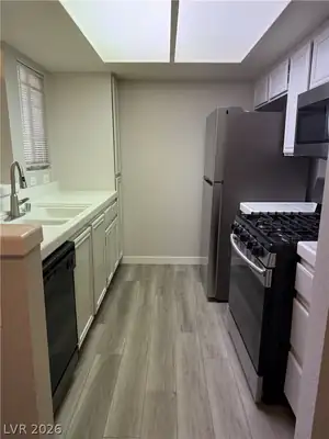 1908 North Tierra Vista Drive 211, Las Vegas, NV 89128 Kitchen