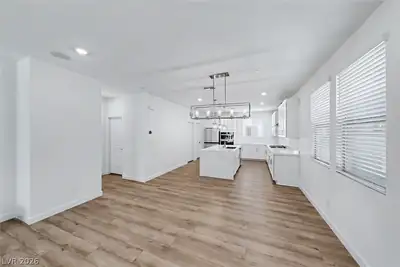 1437 Whistling Kite Street Kitchen