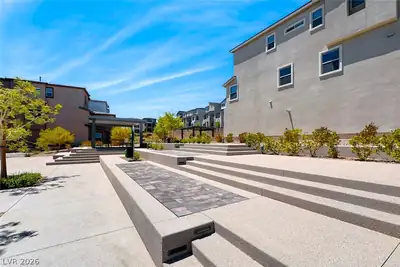 1437 Whistling Kite Street Yard