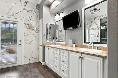 7075 North Jensen Street Primary Bathroom
