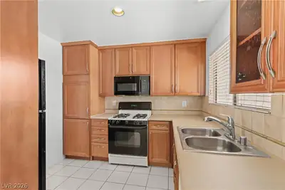 7703 Salishan Drive, Las Vegas, NV 89147 Kitchen