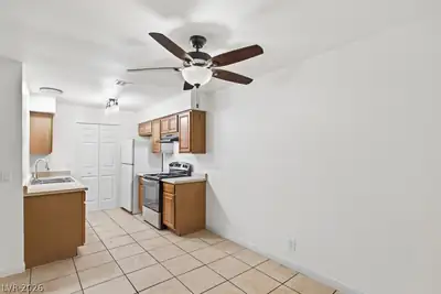 833 Hedge Way 6, Las Vegas, NV 89110 Kitchen