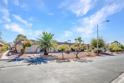 833 Hedge Way 6, Las Vegas, NV 89110 Front of Structure