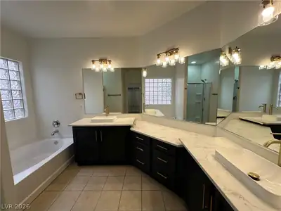 5728 Flying Birdie Avenue Primary Bathroom