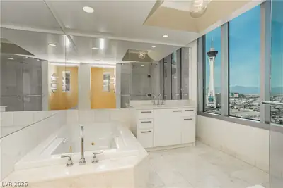 222 Karen Avenue 2301 Primary Bathroom