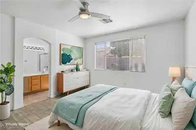 10669 Oak Crest Avenue Primary Bedroom