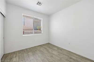 10669 Oak Crest Avenue Bedroom