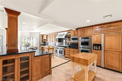 8821 Sandspring Drive Las Vegas, NV 89134