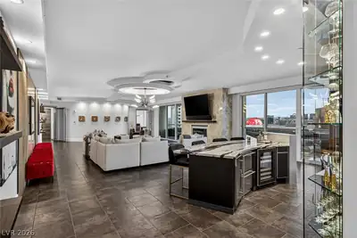 2747 Paradise Road PH 3101 
