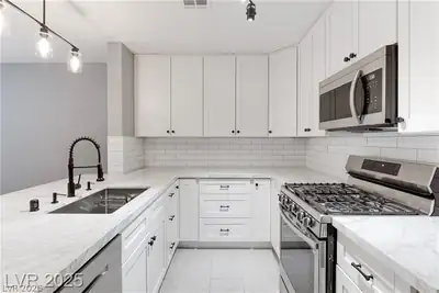 2629 South Durango Drive 202, Las Vegas, NV 89117 Kitchen