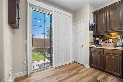 8403 Lower Trailhead Avenue Dining Area