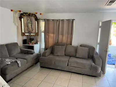 4008 Edgeford Place Living Room
