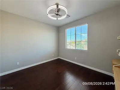 2721 Auchmull Street Bedroom