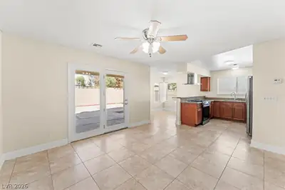 5570 White Cap Street Dining Area