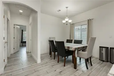 233 Albany Way Dining Area