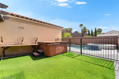 2525 Pastis Court Yard