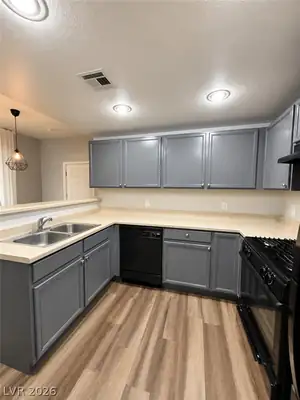 9580 West Reno Avenue 187 Kitchen