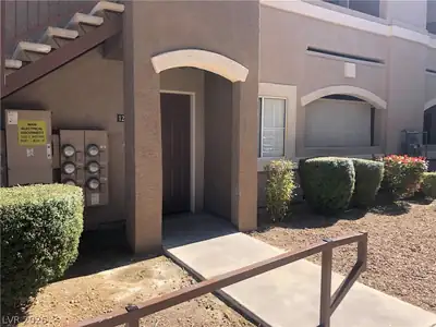 10245 South Maryland Parkway 1221 Entry
