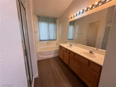 4028 DELHI Avenue Primary Bathroom