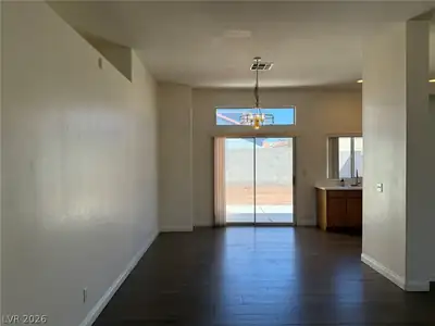 4028 DELHI Avenue Dining Area