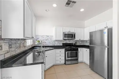 1076 Sweeping Vine Avenue Kitchen