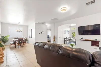 1076 Sweeping Vine Avenue Living Room