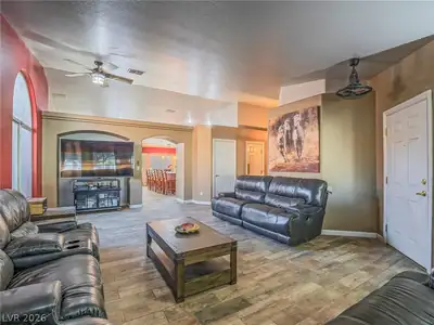 87 Rattlesnake Grass Court Living Room