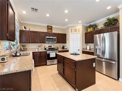 5655 Indian Springs Street Kitchen