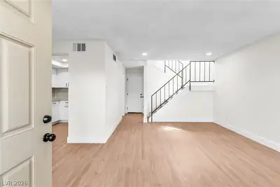 2256 Tall Pine Drive Entrance Foyer
