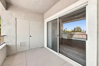 1008 Domnus Lane 202 Patio