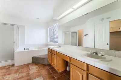 15 Stone Cress Drive Primary Bathroom