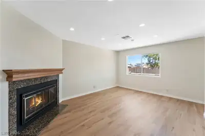 2524 Valparaiso Street Living Room