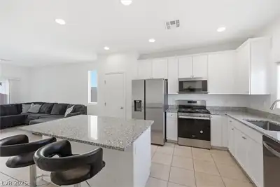 1811 Lincoln Road Kitchen