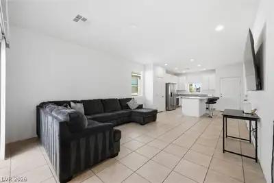 1811 Lincoln Road Living Room
