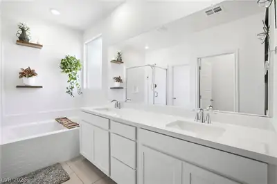 9628 Slate Peak Avenue Primary Bathroom