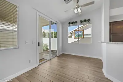 217 Crown Imperial Street Dining Area